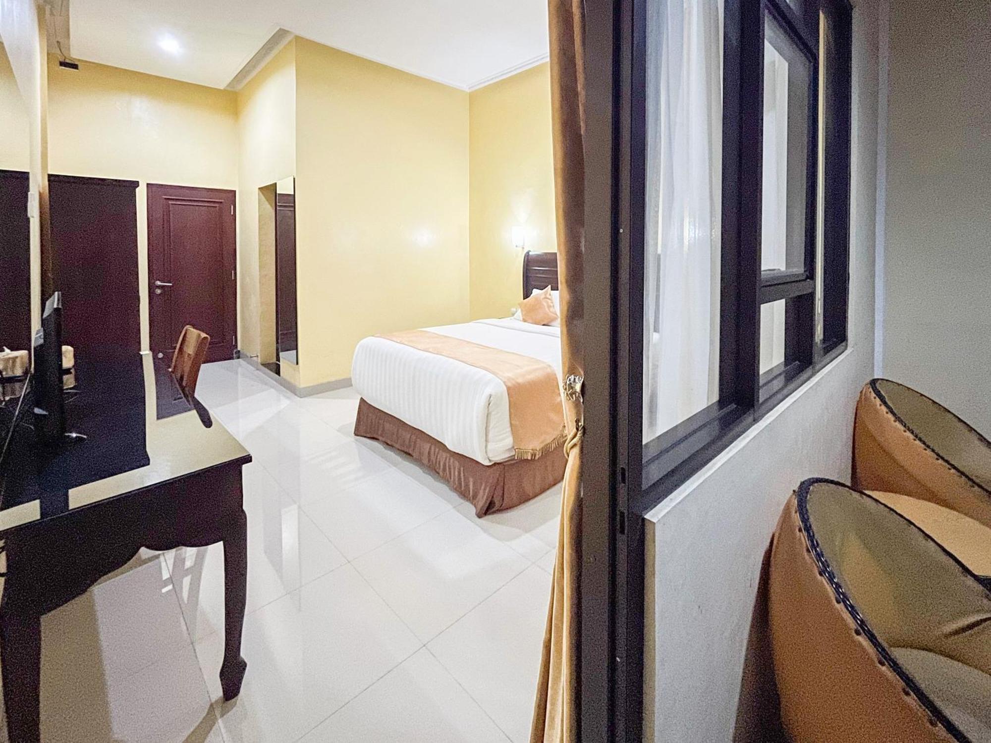 Kartika Hotel Syariah Pacitan Mitra Reddoorz Exterior foto