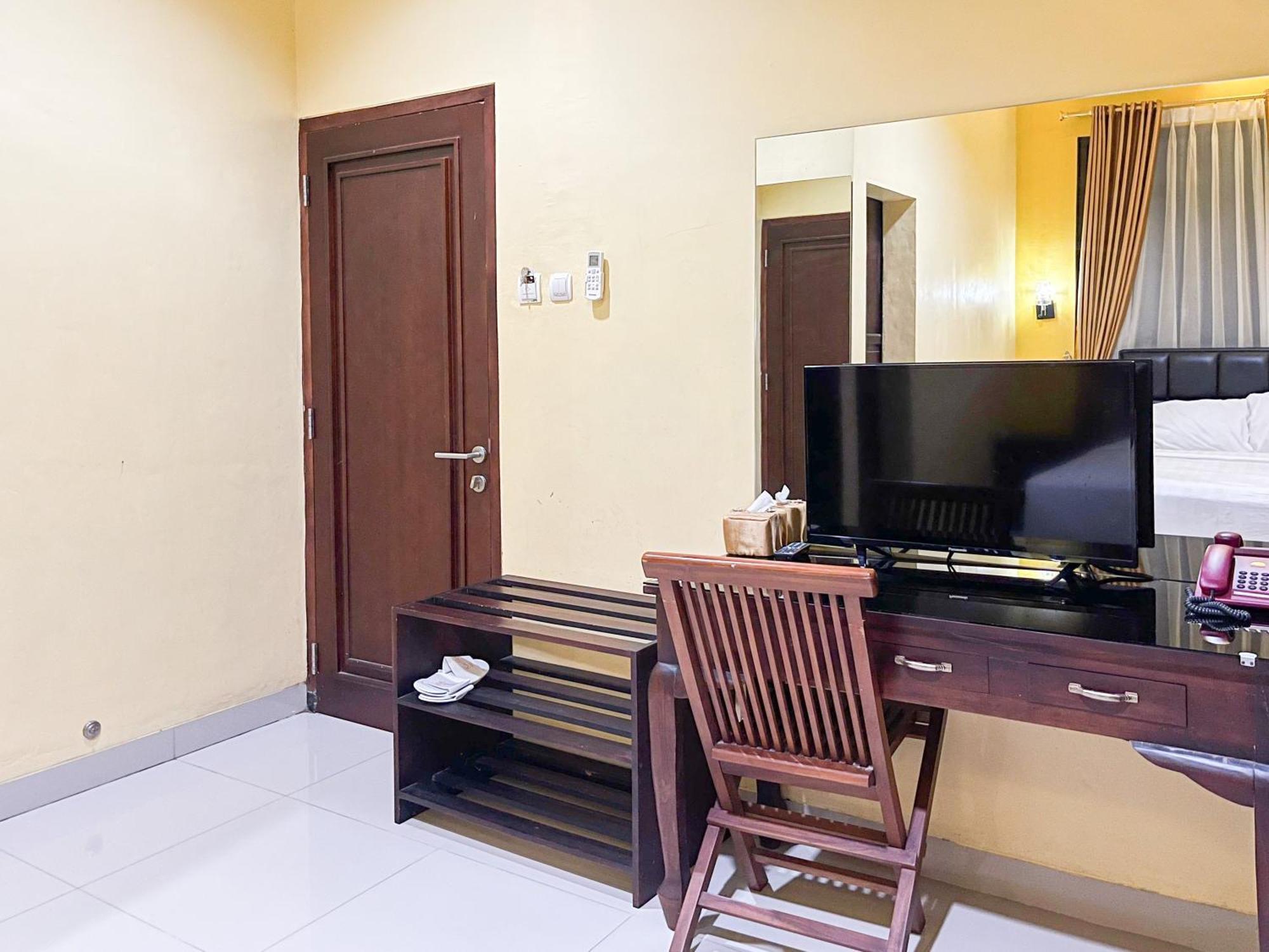 Kartika Hotel Syariah Pacitan Mitra Reddoorz Exterior foto