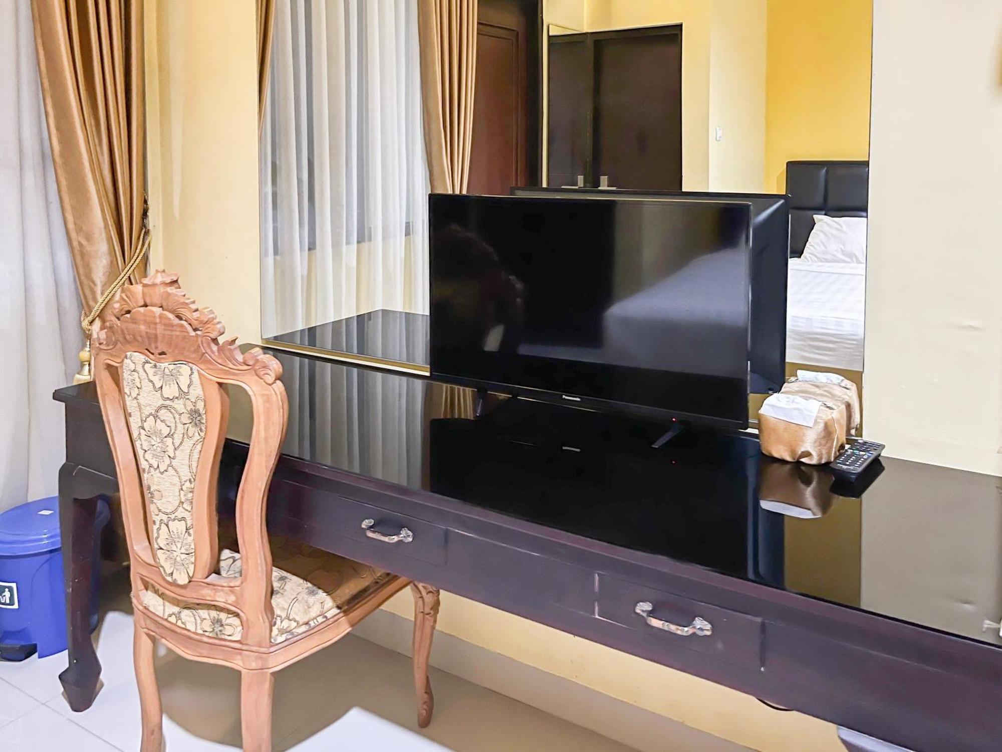 Kartika Hotel Syariah Pacitan Mitra Reddoorz Exterior foto