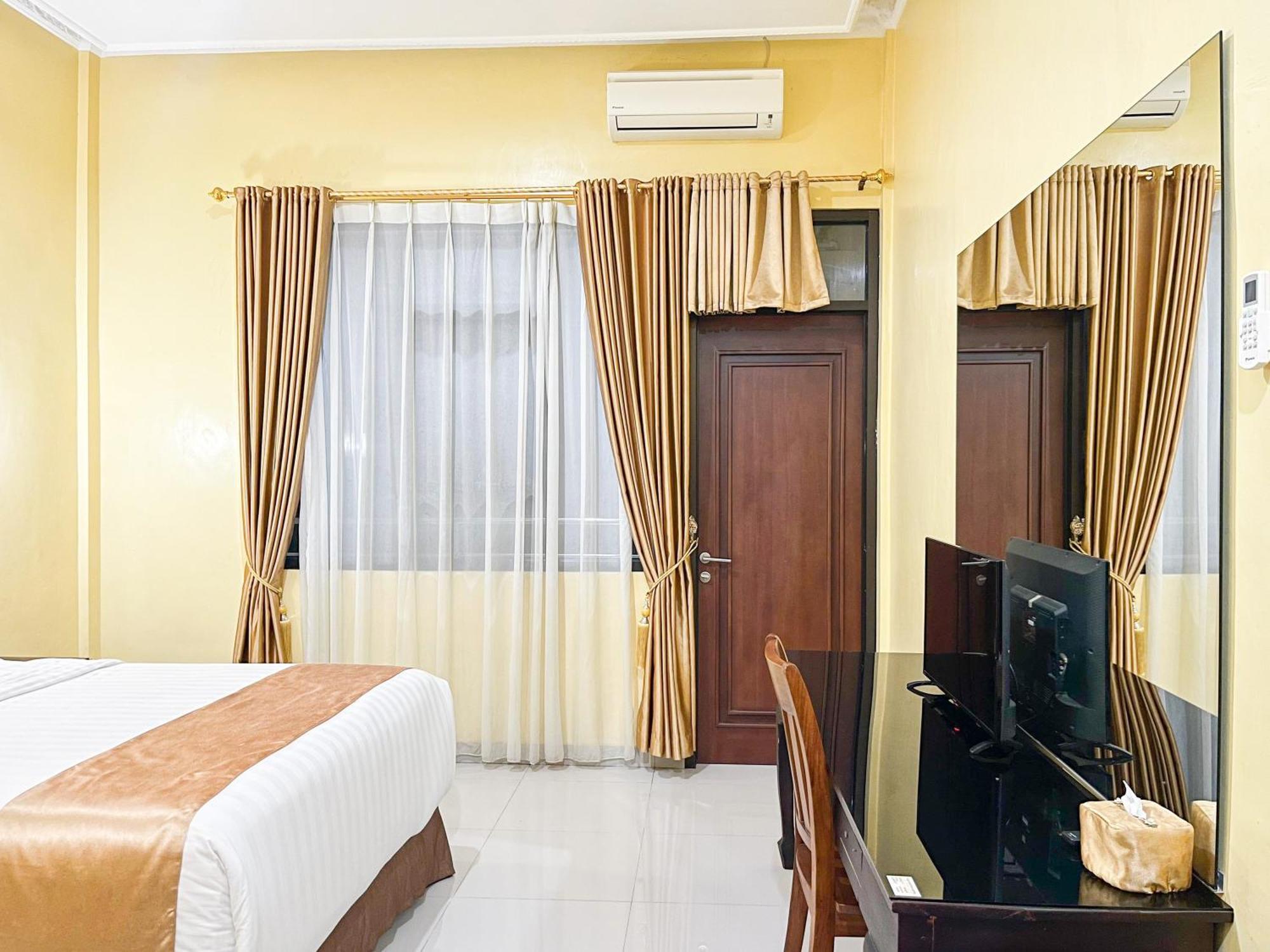 Kartika Hotel Syariah Pacitan Mitra Reddoorz Exterior foto