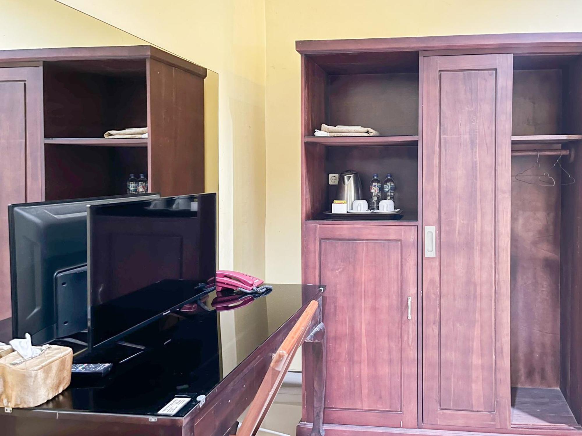 Kartika Hotel Syariah Pacitan Mitra Reddoorz Exterior foto
