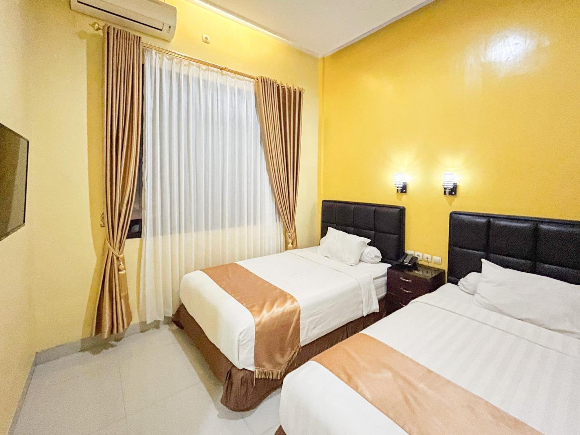 Kartika Hotel Syariah Pacitan Mitra Reddoorz Exterior foto