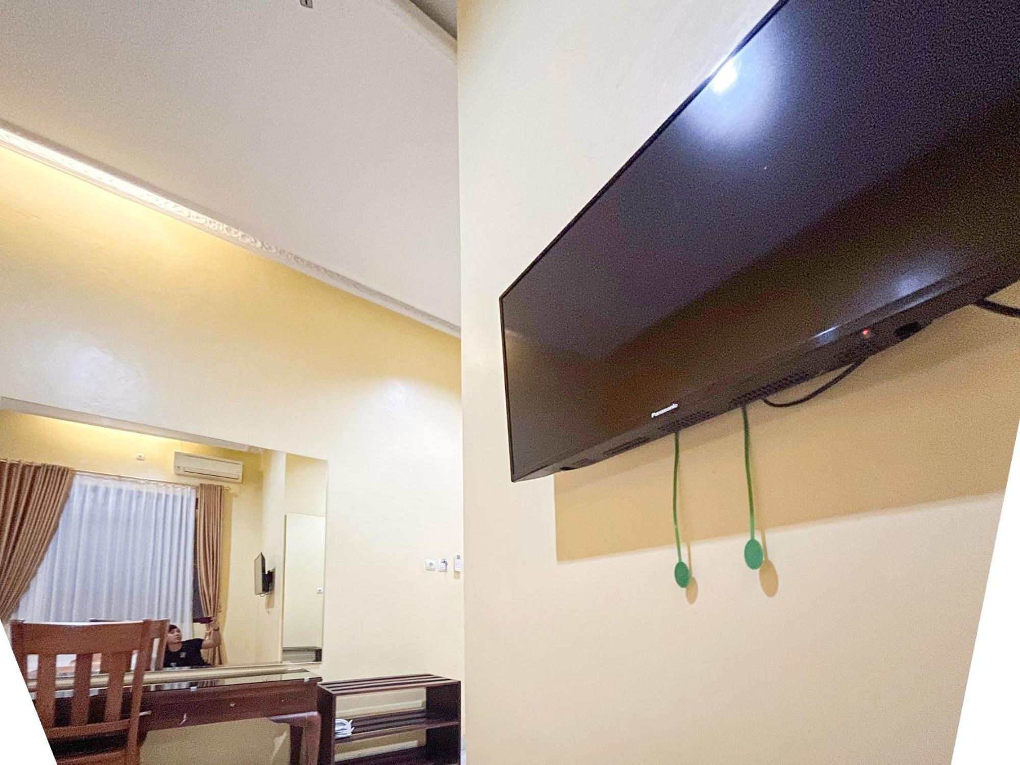 Kartika Hotel Syariah Pacitan Mitra Reddoorz Exterior foto