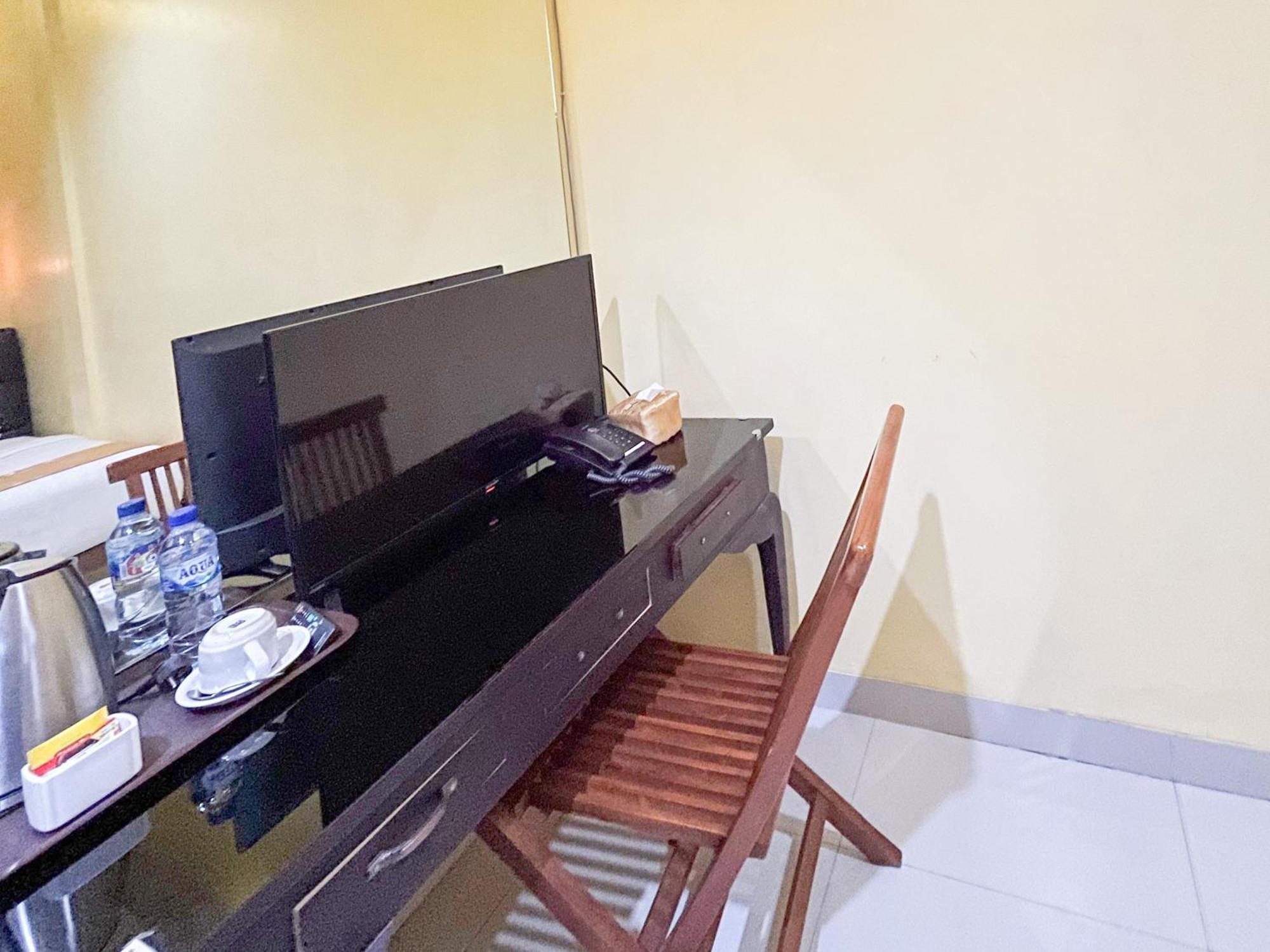 Kartika Hotel Syariah Pacitan Mitra Reddoorz Exterior foto