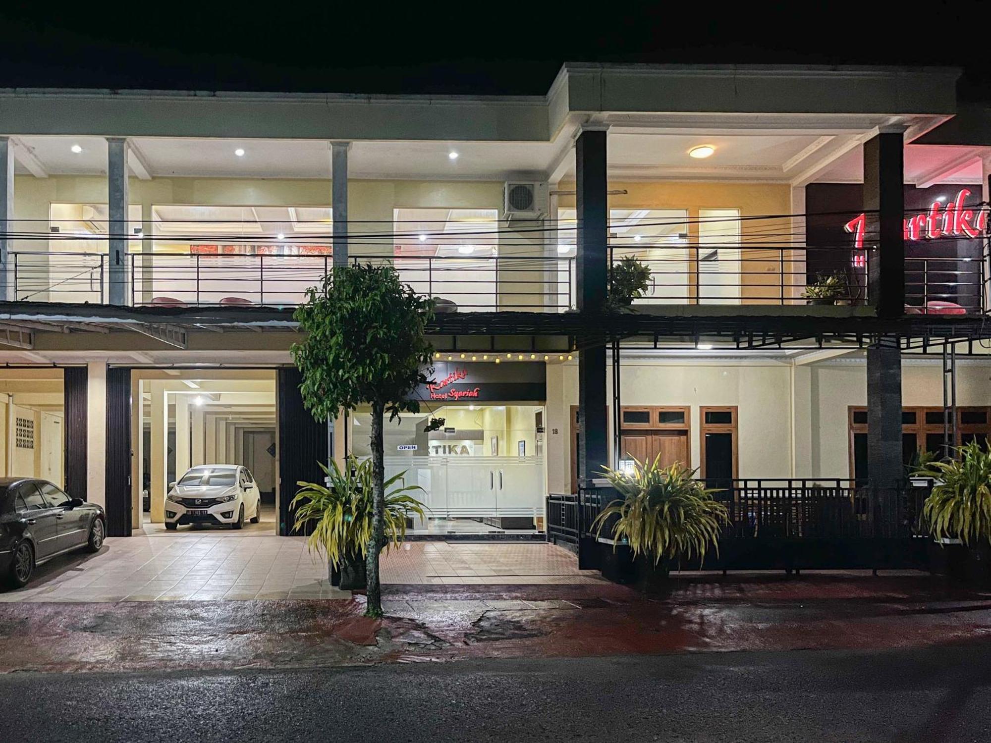 Kartika Hotel Syariah Pacitan Mitra Reddoorz Exterior foto