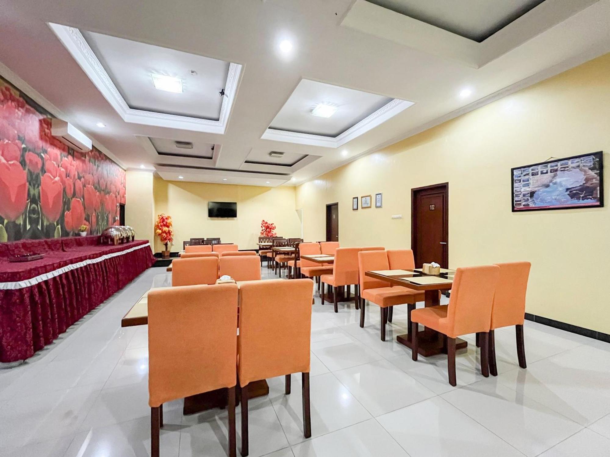 Kartika Hotel Syariah Pacitan Mitra Reddoorz Exterior foto