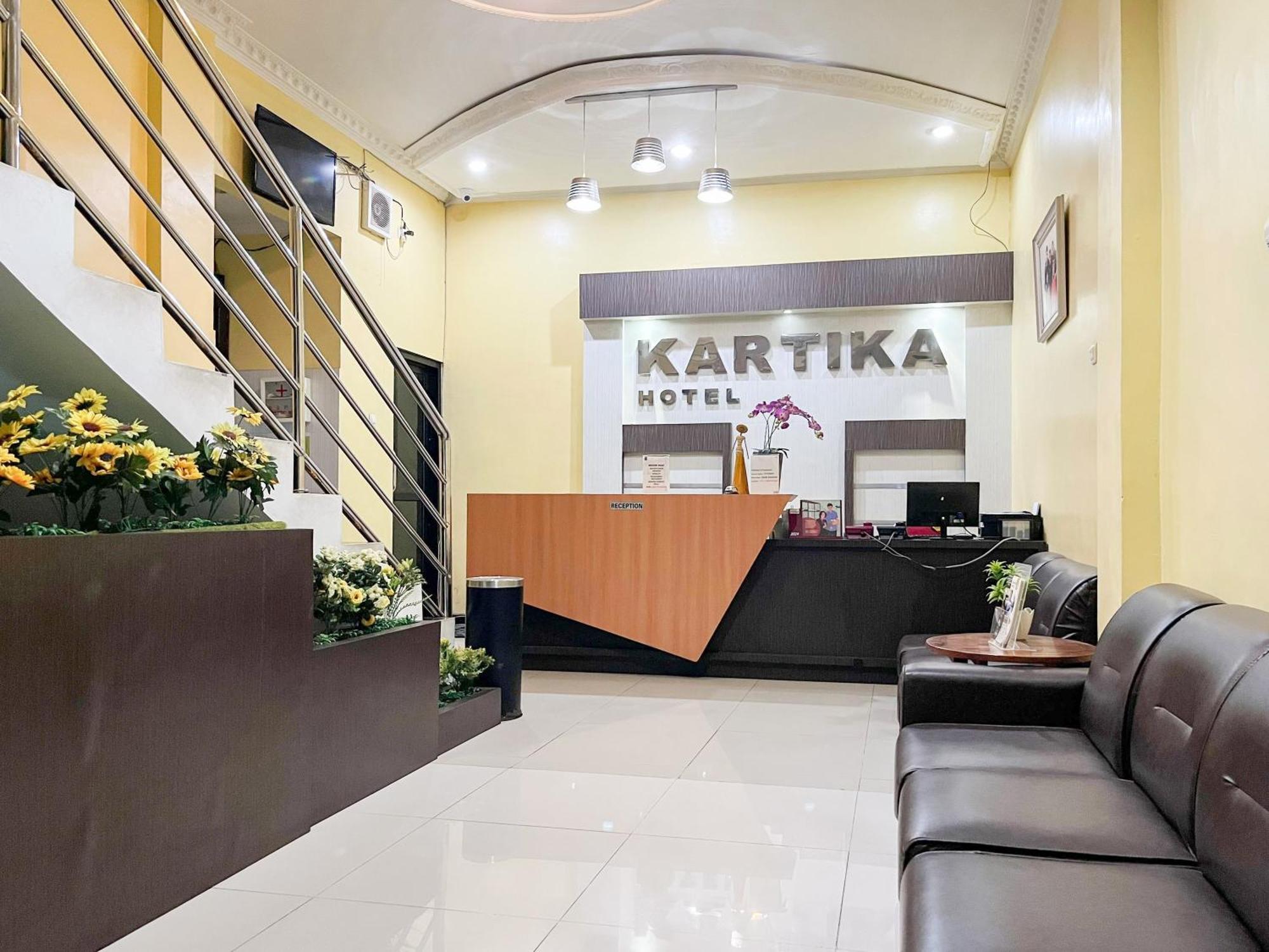Kartika Hotel Syariah Pacitan Mitra Reddoorz Exterior foto